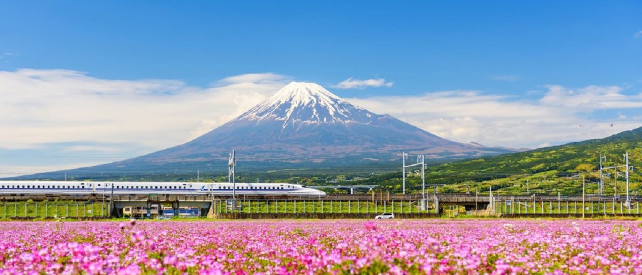 Shinkansen-Bullet-Train-in-Japan-Featured-1.jpg