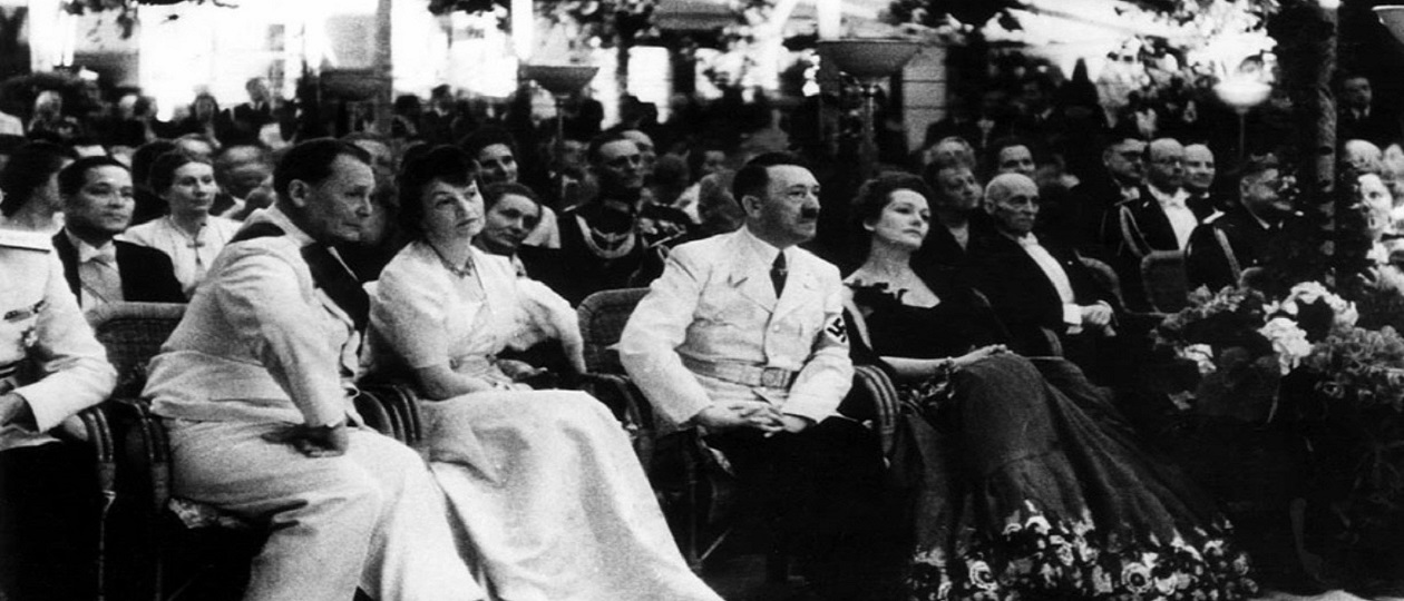 Olga-Chekhova-and-Adolf-Hitler-in-1939.jpg