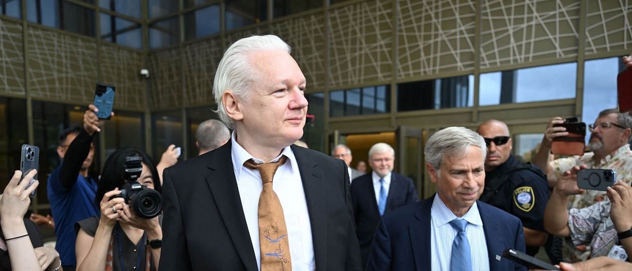 Julian-Assange-Pleads-Guilty-to-Espionage.jpg