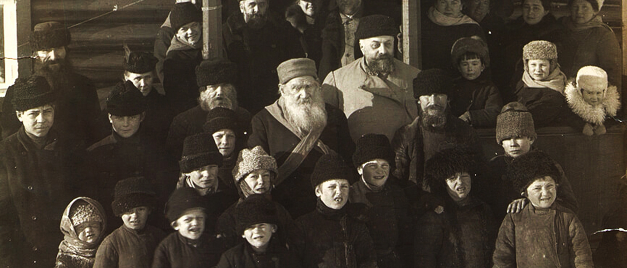 tolstoy-and-students.jpg