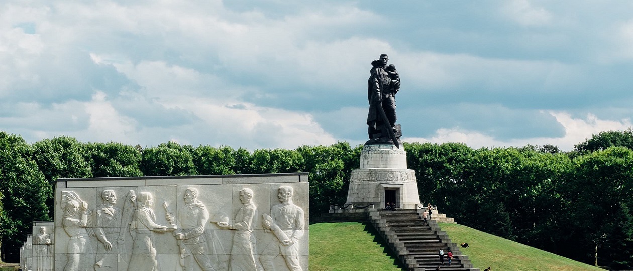 Liberator-Soldier-monument-in-Berlin.jpg