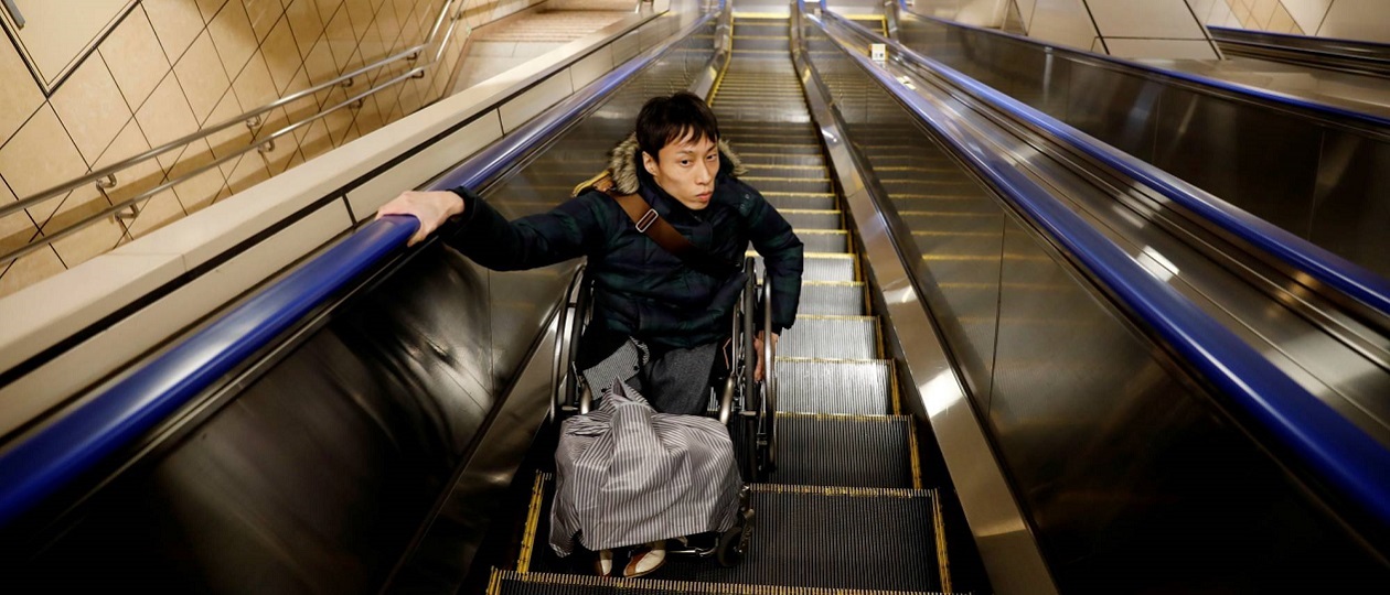 Wheelchair-man-on-the-Japanese-subway.jpg