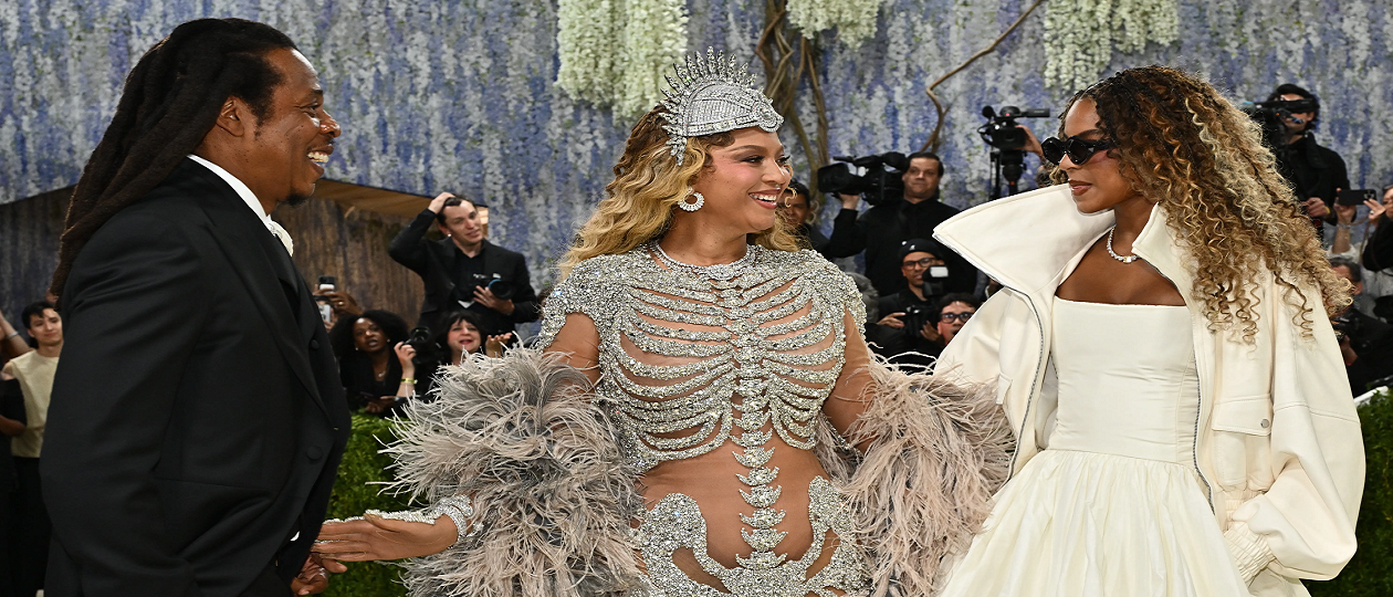 Met-Gala-Bezos-Ball.png